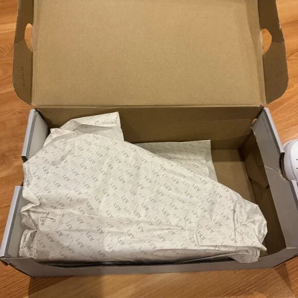 New In Box Nike Air Force 1 '07 - Size M8, W9.5 - Picture 2 of 9